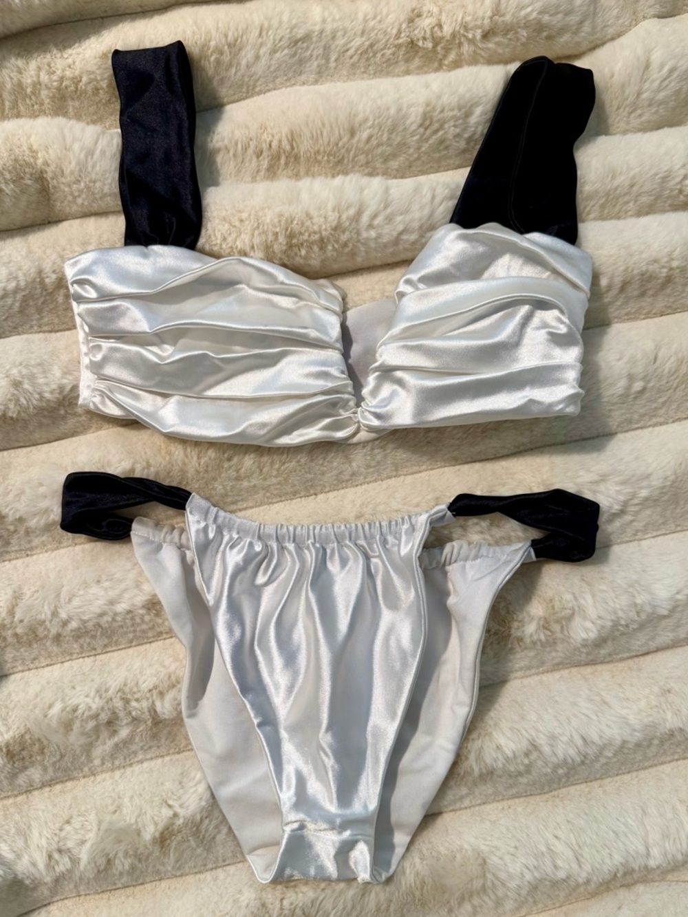 Divino Seas Ana de Bretana Bikini Pearly White Size Medium Top & Small Bottom